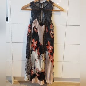 BNWT Guess Pleated Dress sz xs